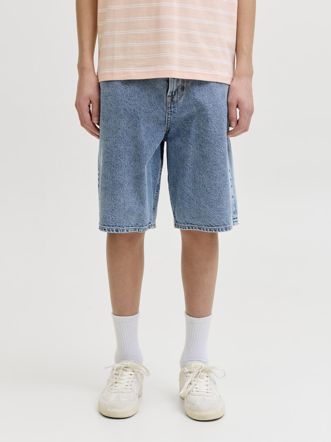 model_shot-front